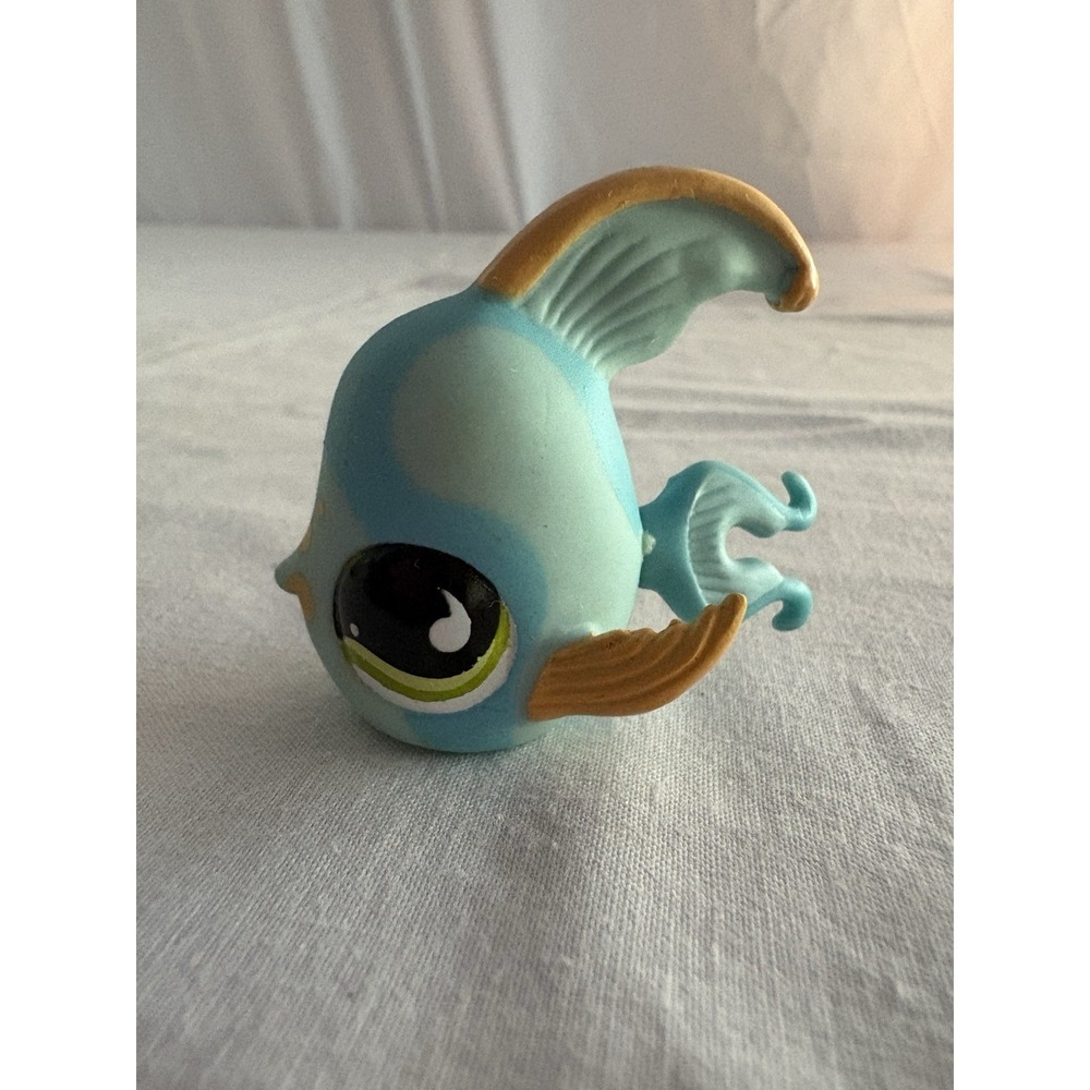 Littlest Pet Shop Authentic # 831 Teal Yellow Angelfish Green Tear Drop Eyes